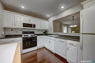 407 Montauk Ln, Stratford, CT 06614 - Photo 7