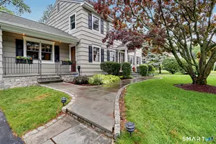 83 Lamplighter Ln, Fairfield, CT 06825 - Photo 3