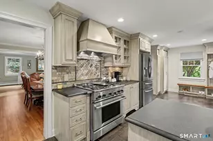 83 Lamplighter Ln, Fairfield, CT 06825 - Photo 9