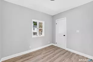 35 Front Ave, West Haven, CT 06516 - Photo 23