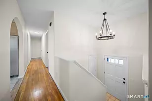 25 Greenview Dr, Waterbury, CT 06708 - Photo 9