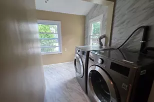 70 Westfield Ave, Bridgeport, CT 06606 - Photo 23