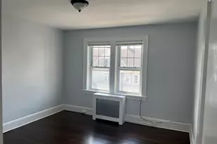 24 Circular Ave, Bridgeport, CT 06605 - Photo 5