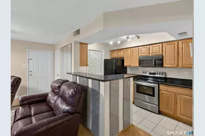 87 Leafwood Lane #239, Groton, CT 06340 - Photo 5