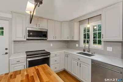 16 Coolidge Drive, Enfield, CT 06082 - Photo 5