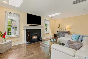 12 Cottage Pl, Trumbull, CT 06611 - Photo 5