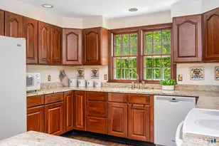 56 Chipmunk Ln, Wilton, CT 06897 - Photo 9
