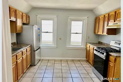 137 Hollister Avenue, Bridgeport, CT 06610 - Photo 17