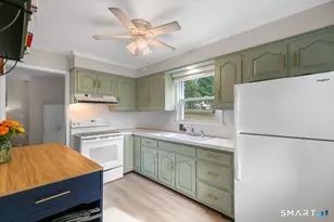 565 Pond Point Ave, Milford, CT 06460 - Photo 9