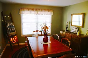 4 Parkwoods Dr, Norwich, CT 06360 - Photo 9