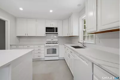 9 Crestwood Drive, Danbury, CT 06811 - Photo 7