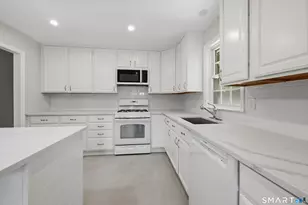 9 Crestwood Dr, Danbury, CT 06811 - Photo 7