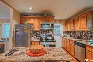 409 Oakville Ave, Waterbury, CT 06708 - Photo 5