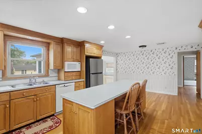 90 Woodland Avenue, Bloomfield, CT 06002 - Photo 7