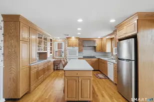 90 Woodland Ave, Bloomfield, CT 06002 - Photo 5