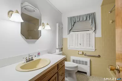 90 Woodland Avenue, Bloomfield, CT 06002 - Photo 21