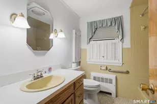 90 Woodland Ave, Bloomfield, CT 06002 - Photo 21