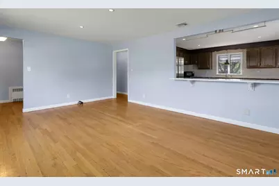 371 Northfield Drive, Bridgeport, CT 06606 - Photo 7