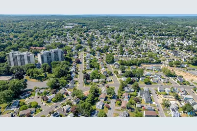 371 Northfield Drive, Bridgeport, CT 06606 - Photo 25