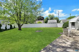 371 Northfield Dr, Bridgeport, CT 06606 - Photo 3