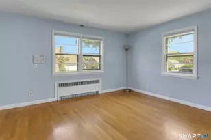 371 Northfield Dr, Bridgeport, CT 06606 - Photo 13