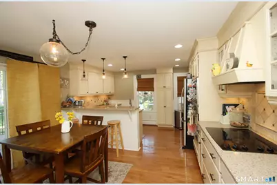 7 Middle Lane, Simsbury, CT 06070 - Photo 11