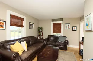7 Middle Ln, Simsbury, CT 06070 - Photo 9