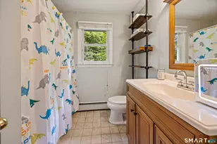 825 Neipsic Rd, Glastonbury, CT 06033 - Photo 19