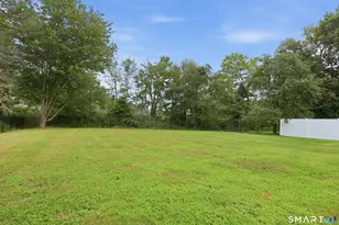 24 Annette Pl, Middletown, CT 06457 - Photo 5