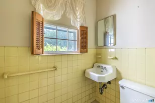 65 Manor Hill Rd, Stratford, CT 06614 - Photo 11