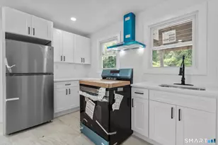 23 Robinson St, Waterbury, CT 06704 - Photo 11