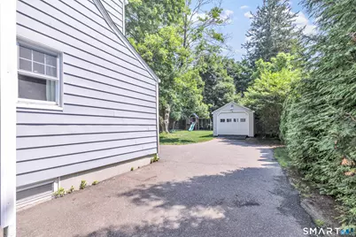 2082 Stratfield Road, Fairfield, CT 06825 - Photo 29
