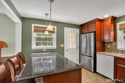 64 Bretton Road, Manchester, CT 06042 - Photo 5