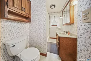 917 Cooke St, Waterbury, CT 06704 - Photo 17