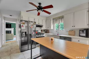 37 Woodside Dr, Branford, CT 06405 - Photo 9