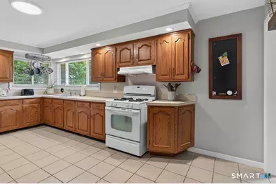 20 W End Avenue, Branford, CT 06405 - Photo 9