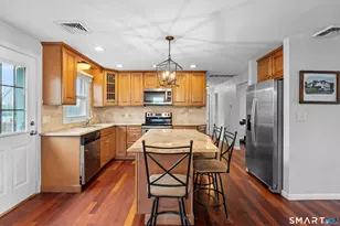 166 Hall St, New Haven, CT 06512 - Photo 5
