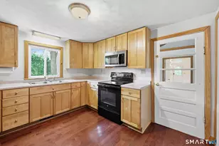 186 Jackson Dr, Suffield, CT 06093 - Photo 3