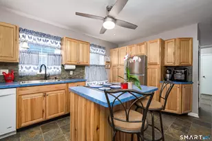 165 Oak St, Manchester, CT 06040 - Photo 9