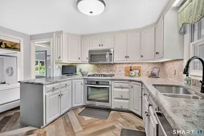 36 Woodside Circle, Simsbury, CT 06070 - Photo 11