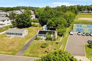 22 Howard Ct, Milford, CT 06460 - Photo 5