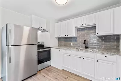 13-15 York Court, Groton, CT 06340 - Photo 9