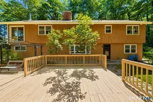 32 Hallsey Ln, Woodbridge, CT 06525 - Photo 5