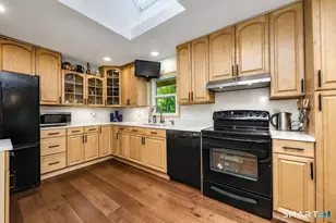 32 Hallsey Ln, Woodbridge, CT 06525 - Photo 21