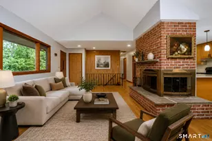 32 Hallsey Ln, Woodbridge, CT 06525 - Photo 15