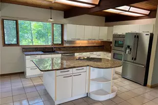 80 Skyline Dr, Groton, CT 06340 - Photo 5