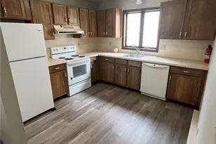 302 Boston Post Rd, Waterford, CT 06385 - Photo 3