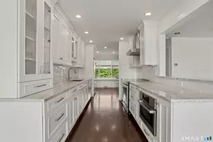1 Island Dr, Norwalk, CT 06855 - Photo 11