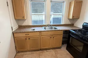 28 Whitney St, Hartford, CT 06105 - Photo 7