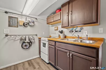 10 Cottage Street, Windsor, CT 06095 - Photo 15